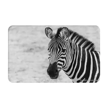 Zebra In Mono Килим, килимче за баня